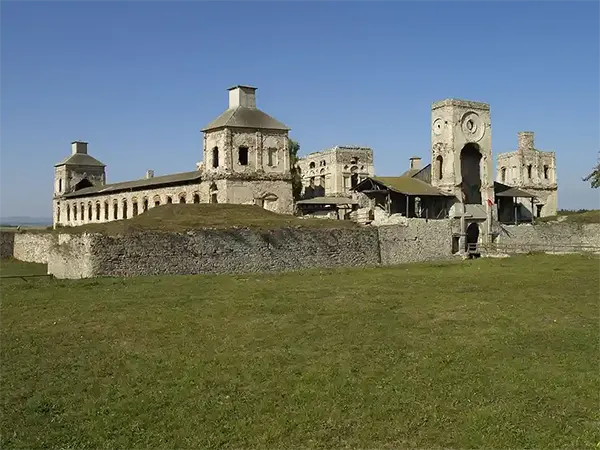 Krzyżtopór medieval walls